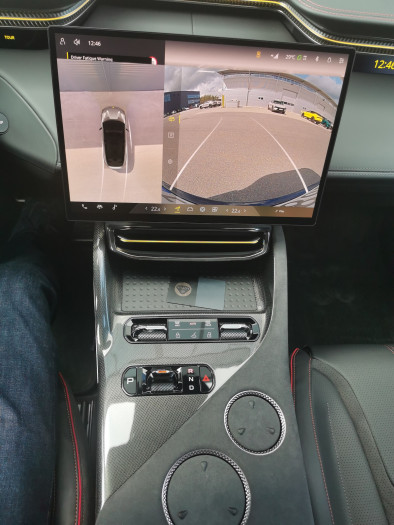 Eines befindet sich auf der Mittelkonsole. (Bild: Lotus)